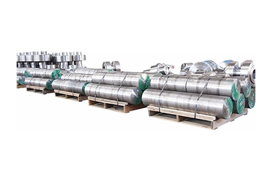 Long cylindrical sleeve workpieces arranged on pallets before further processing