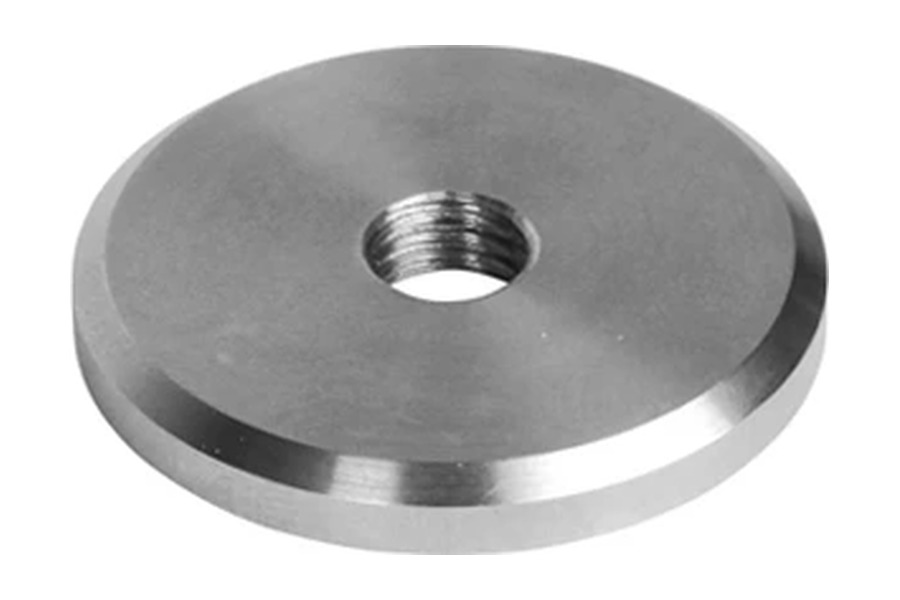 Machined flat disc with a central threaded opening