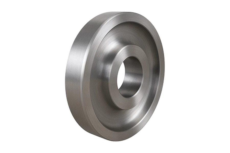 Plain-bore hub for an interference-fit connection